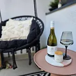 Design In Old Town-free Parking-balcony Apartmán Bratislava
